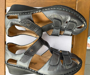 Finn Comfort Germany Metallic Gray Leather Sandals Adjustable Sz- EU 4.5 US-7